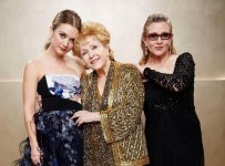 rs_1024x759-161228190848-1024.Billie-Lourd-Debbie-Reynolds-Carrie-Fisher.kg.122816.jpg