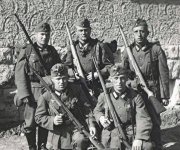 Heer soldiers with the same mausers.jpg