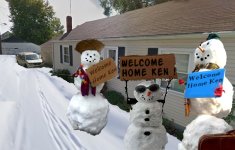 Ken_house_snowmen_welcome.jpg