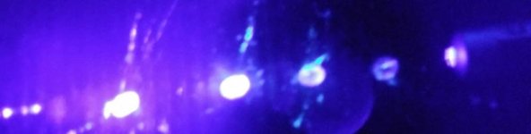 cubic-zirconias with blue violet laser pointer.jpg