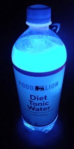 Tonic water with qunine under 365nm UV.jpg