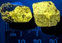 Zircon xls, Chilwa Alk. Prov., Mount Amlosa area, Rift Min. Prov., Malawi, Africa, MW 310nm.jpg